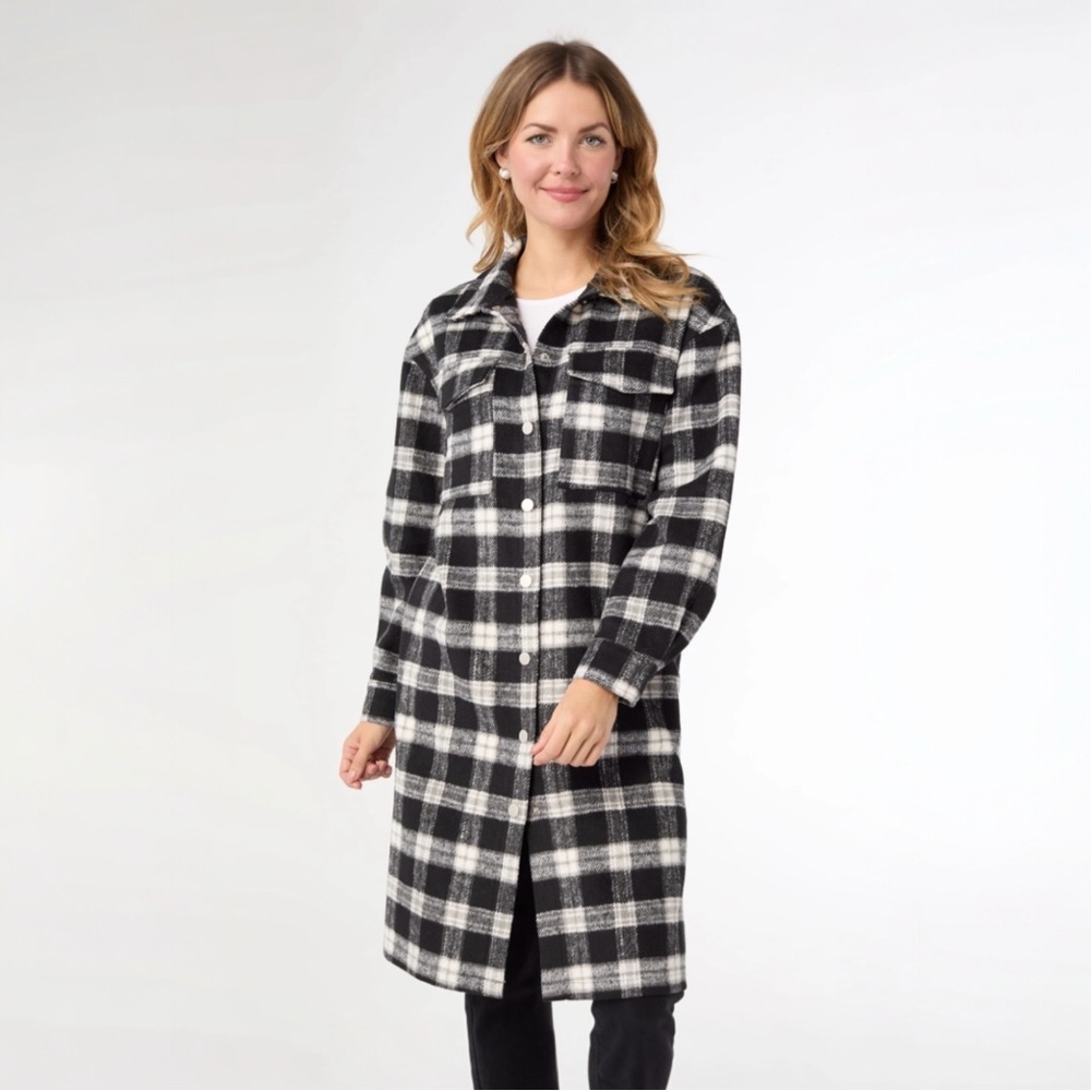 Coco+Carmen Stylish Black and White Long Houndstooth Coat Shacket . Size L-XL.